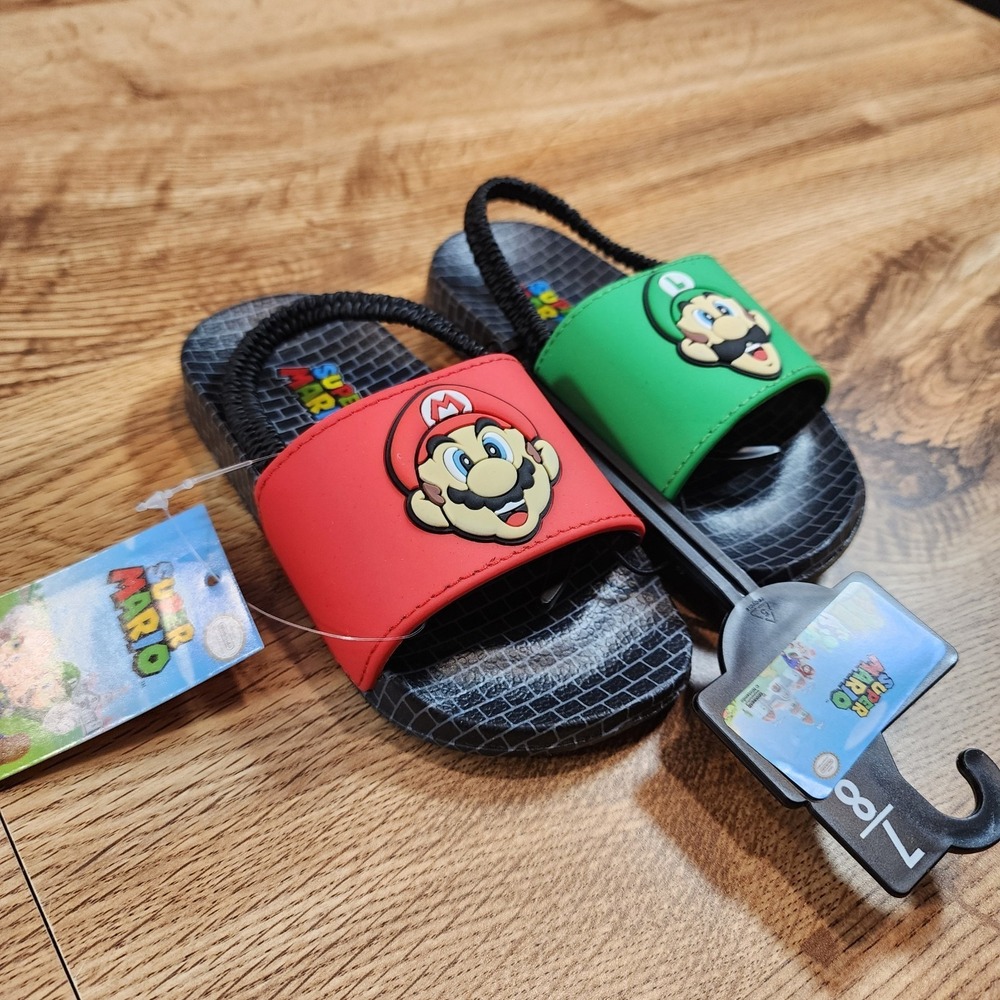 SUPER MARIO BROTHERS Beach Sandals Pool Slides‎ Size 7-8 NWT